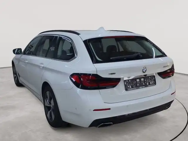 BMW 5 Series view 5
