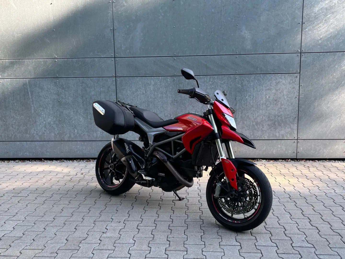 Ducati Hyperstrada Rood - 2