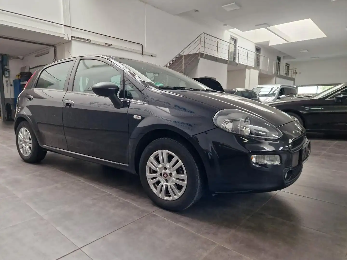 Fiat Punto 1.2 8V LOUNGE Klimaautmatik PDC Alu 5 Tür Schwarz - 1