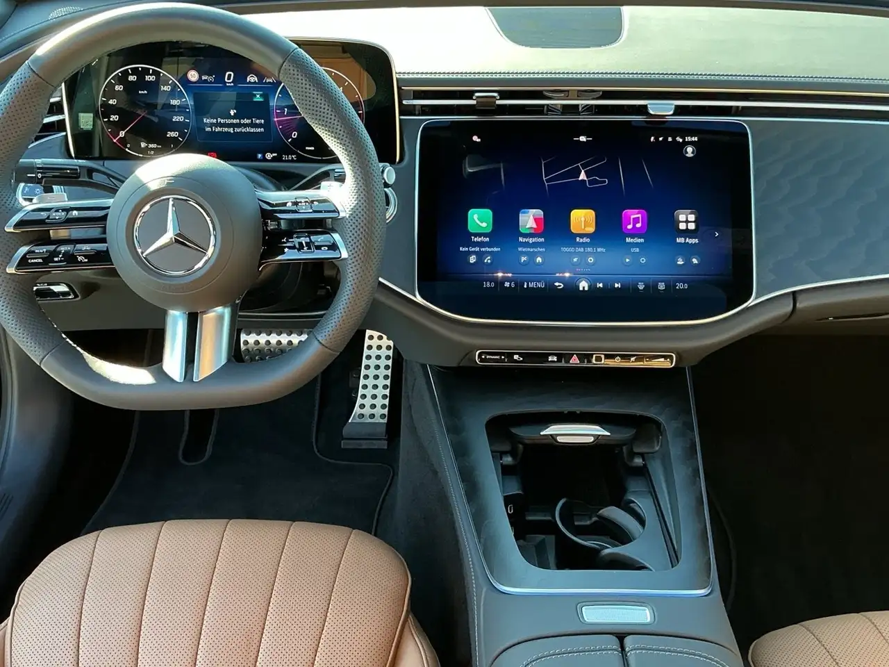 Mercedes-Benz E 220 d AMG Edition Night Panorama Burmester AHK 9