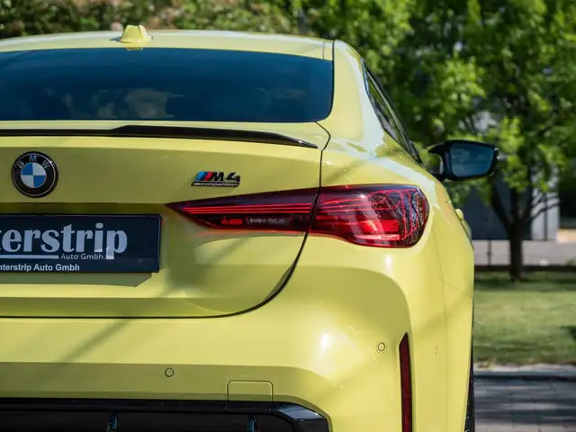 BMW M4 view 8