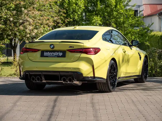BMW M4 view 6