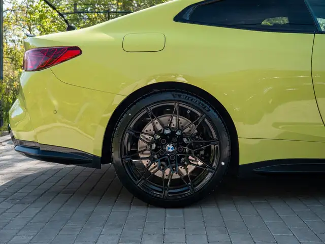 BMW M4 view 9
