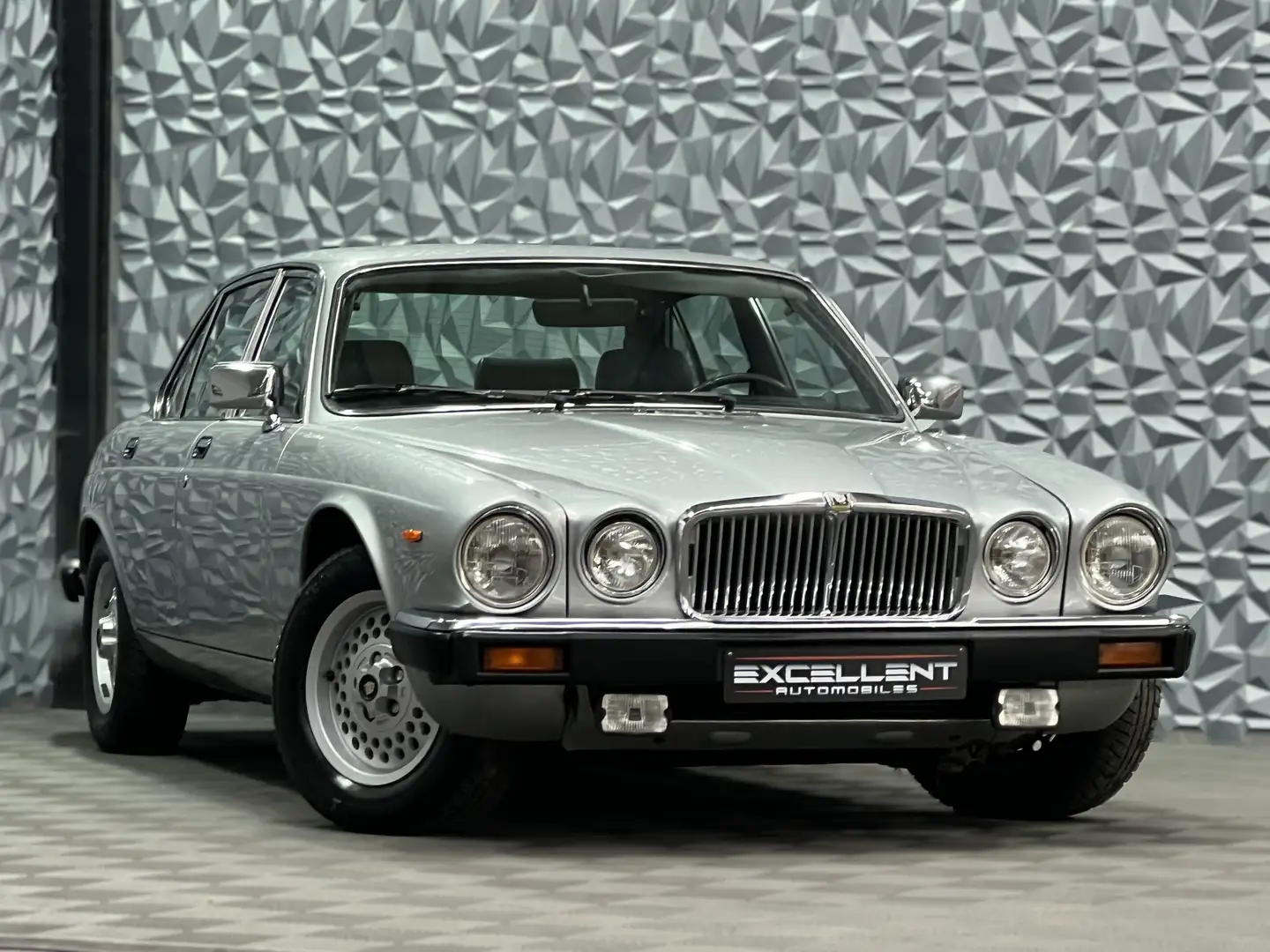 Jaguar XJ6 4.2 sovereign/PHASE 3/AIRCO/BOITE AUTO/CUIR/ Gris - 2