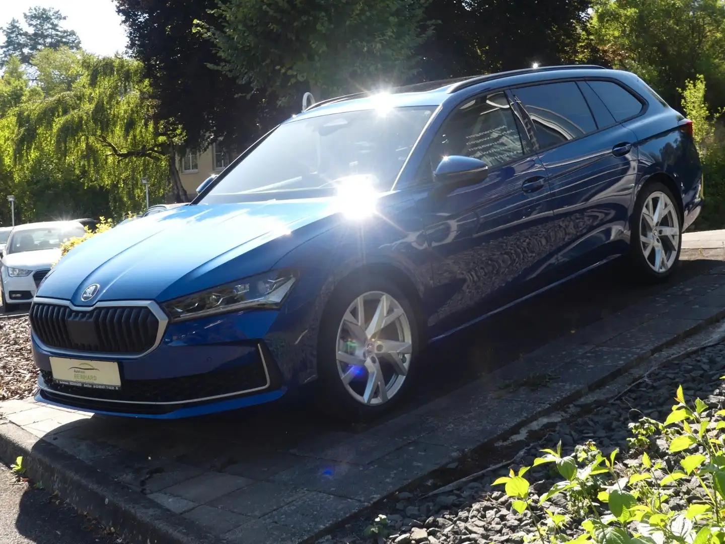 Skoda Superb Combi Selection, Navi, LED, RFKamera, 3ZK Blau - 2