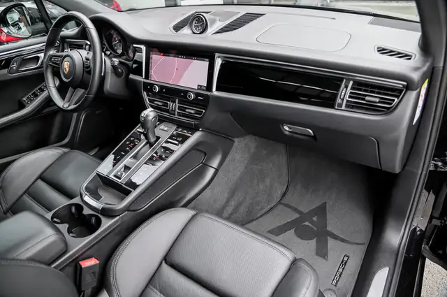 Porsche Macan view 11