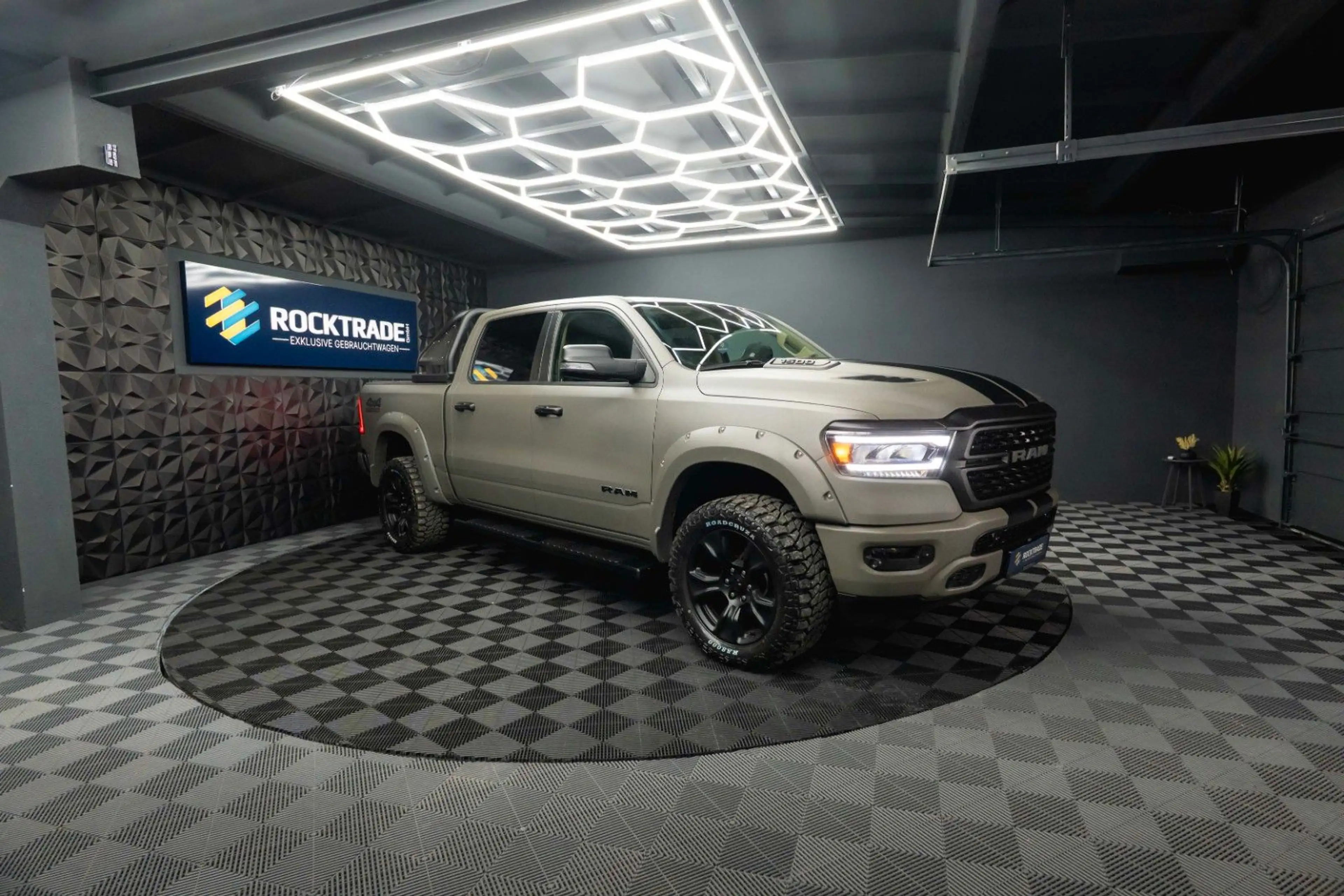 Dodge RAM 5.7 V8 HEMI 4x4 OFFROAD Night LARAMIE RAPTOR — photo 15