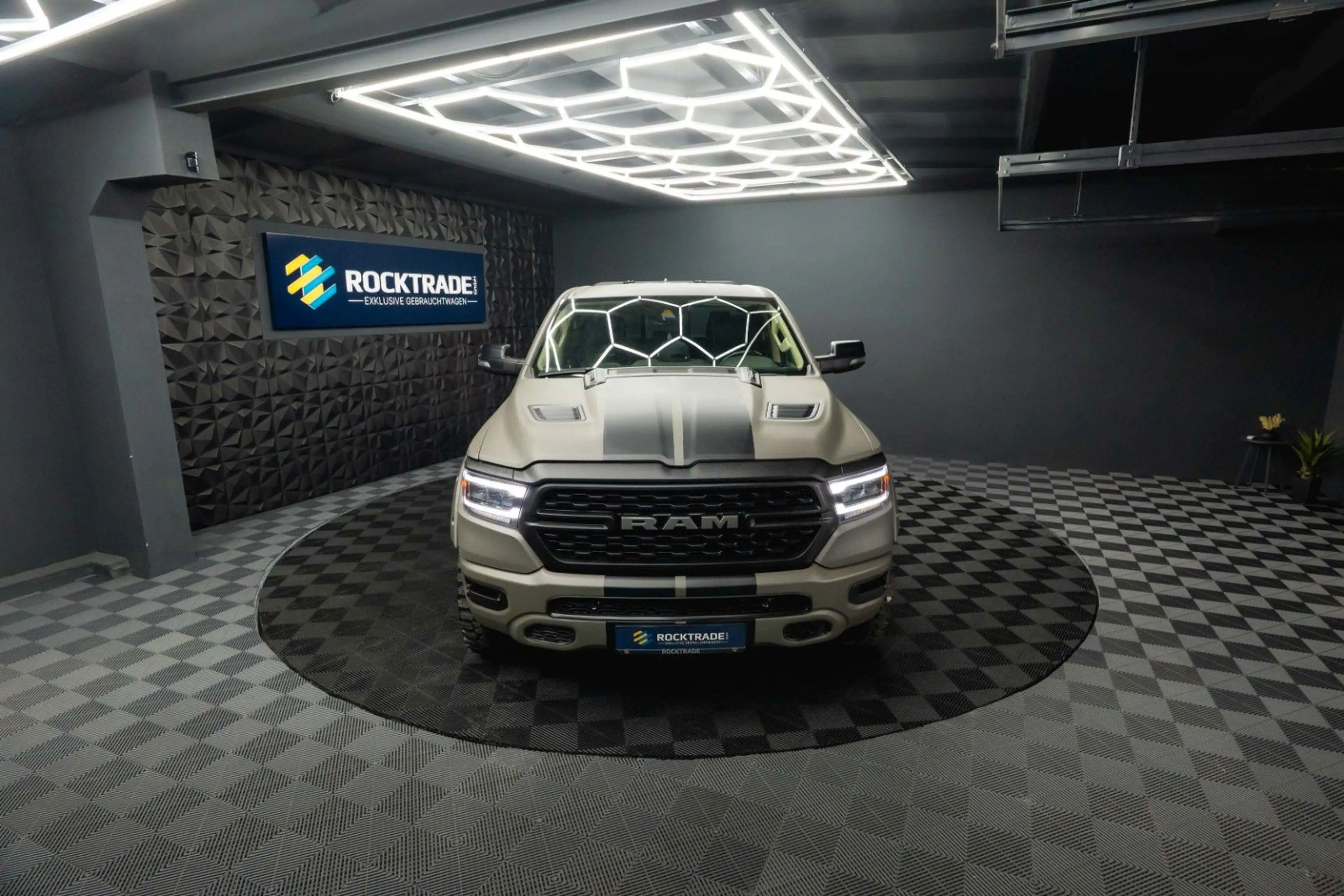 Dodge RAM 5.7 V8 HEMI 4x4 OFFROAD Night LARAMIE RAPTOR — photo 12