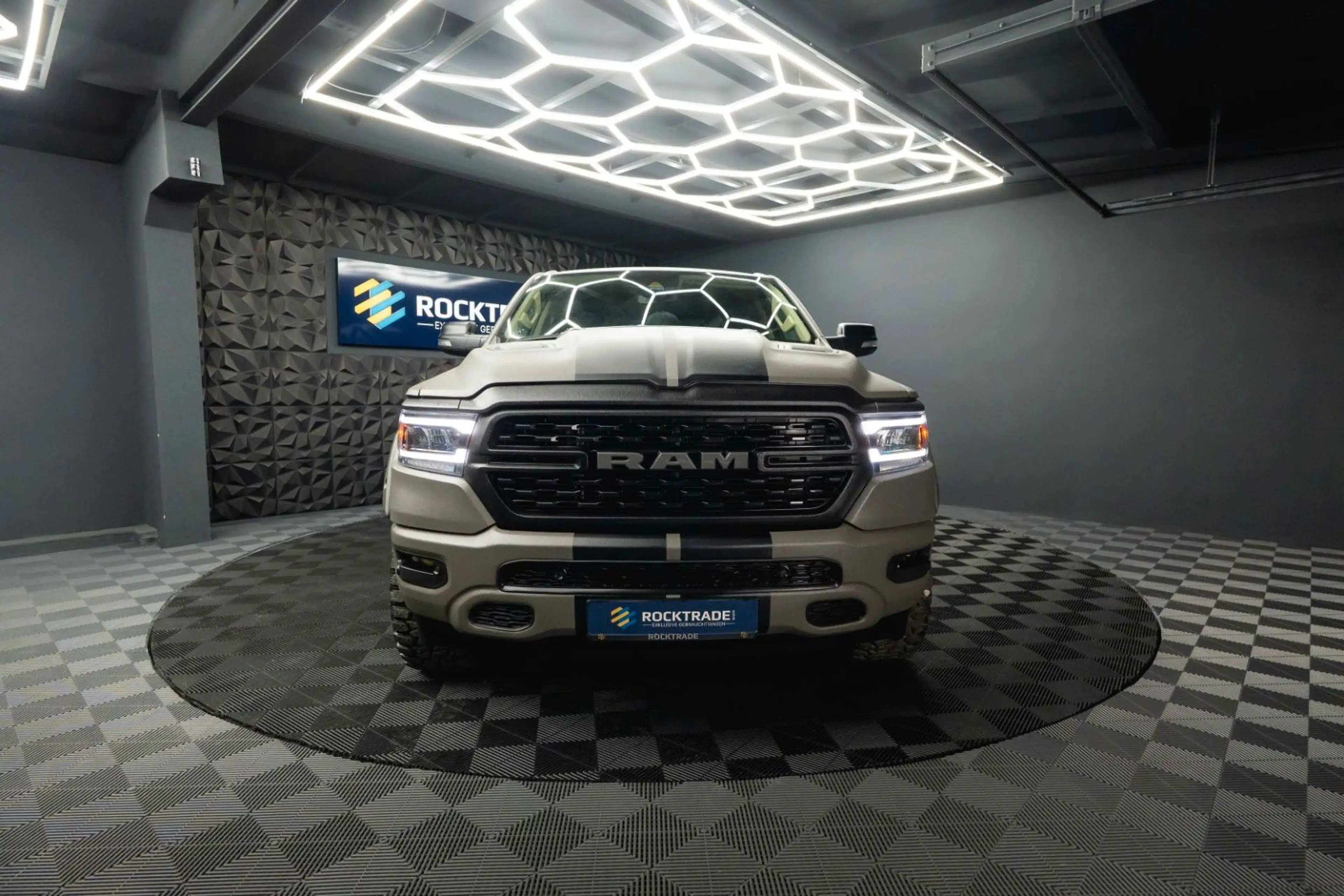 Dodge RAM 5.7 V8 HEMI 4x4 OFFROAD Night LARAMIE RAPTOR — photo 14