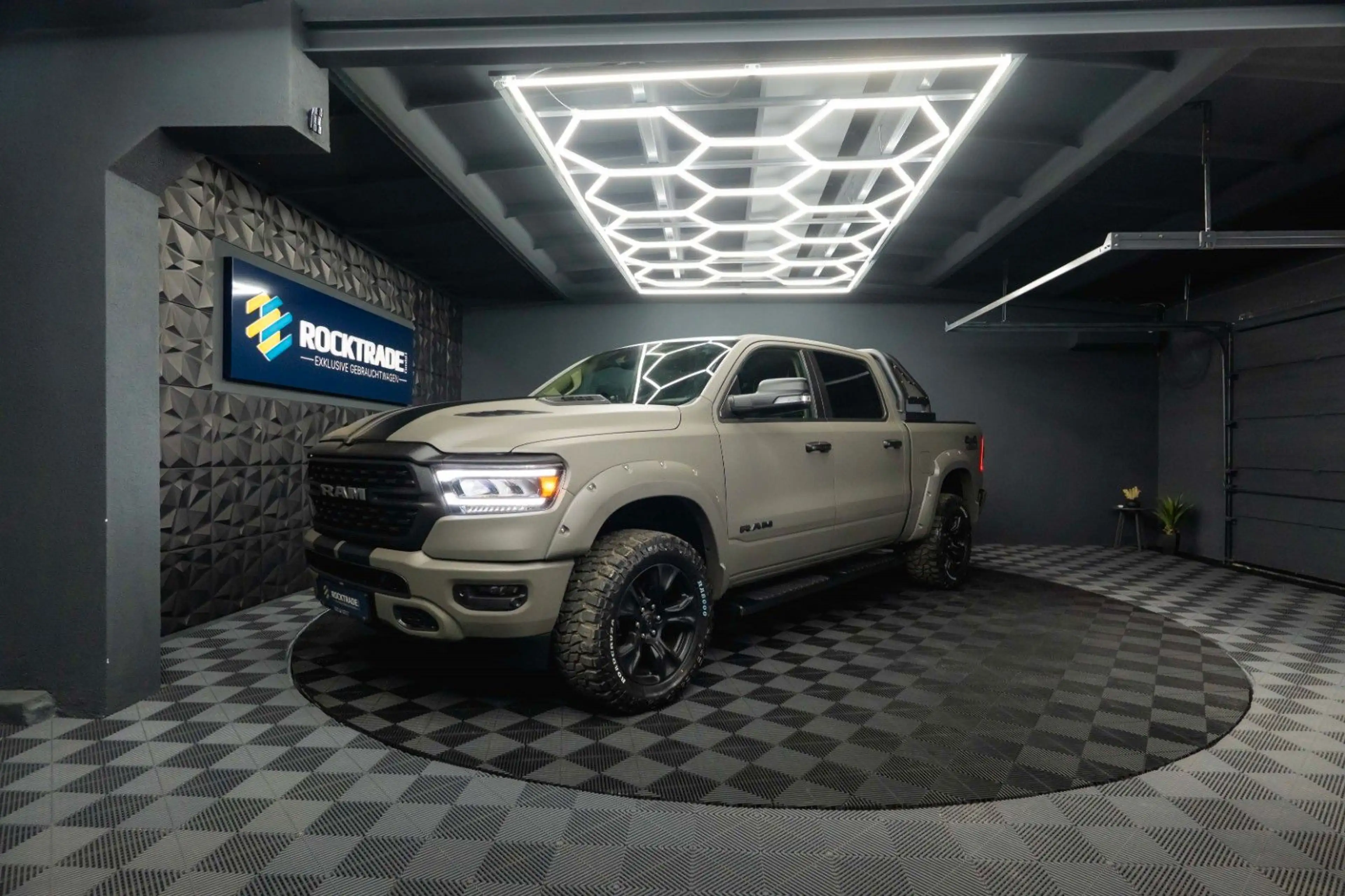 Dodge RAM 5.7 V8 HEMI 4x4 OFFROAD Night LARAMIE RAPTOR — photo 11