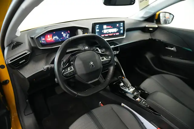 Peugeot 208 view 5