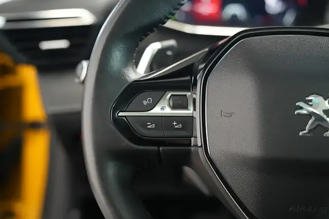 Peugeot 208 view 8