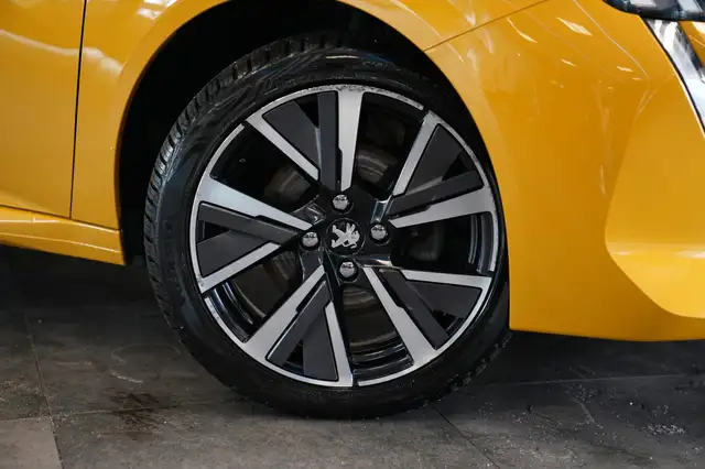Peugeot 208 view 3
