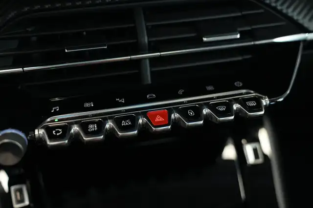 Peugeot 208 view 14