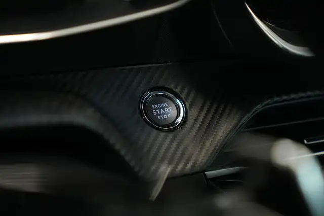 Peugeot 208 view 11