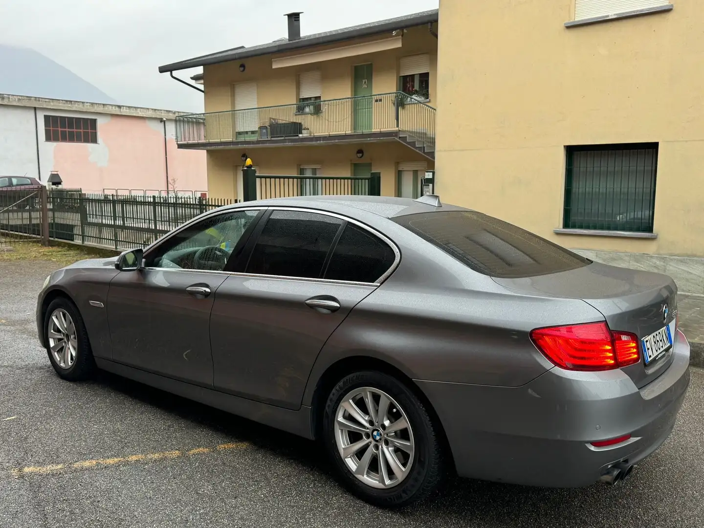 BMW 520 Serie 5 F10 Berlina 520d Business 184cv auto E6 Gri - 1