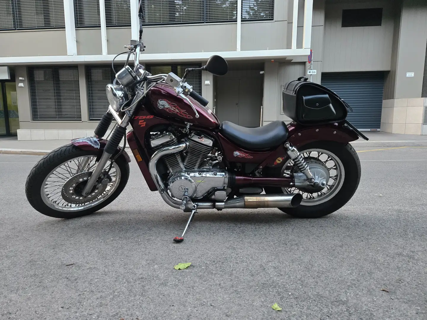 Suzuki VS 750 GL Kırmızı - 1