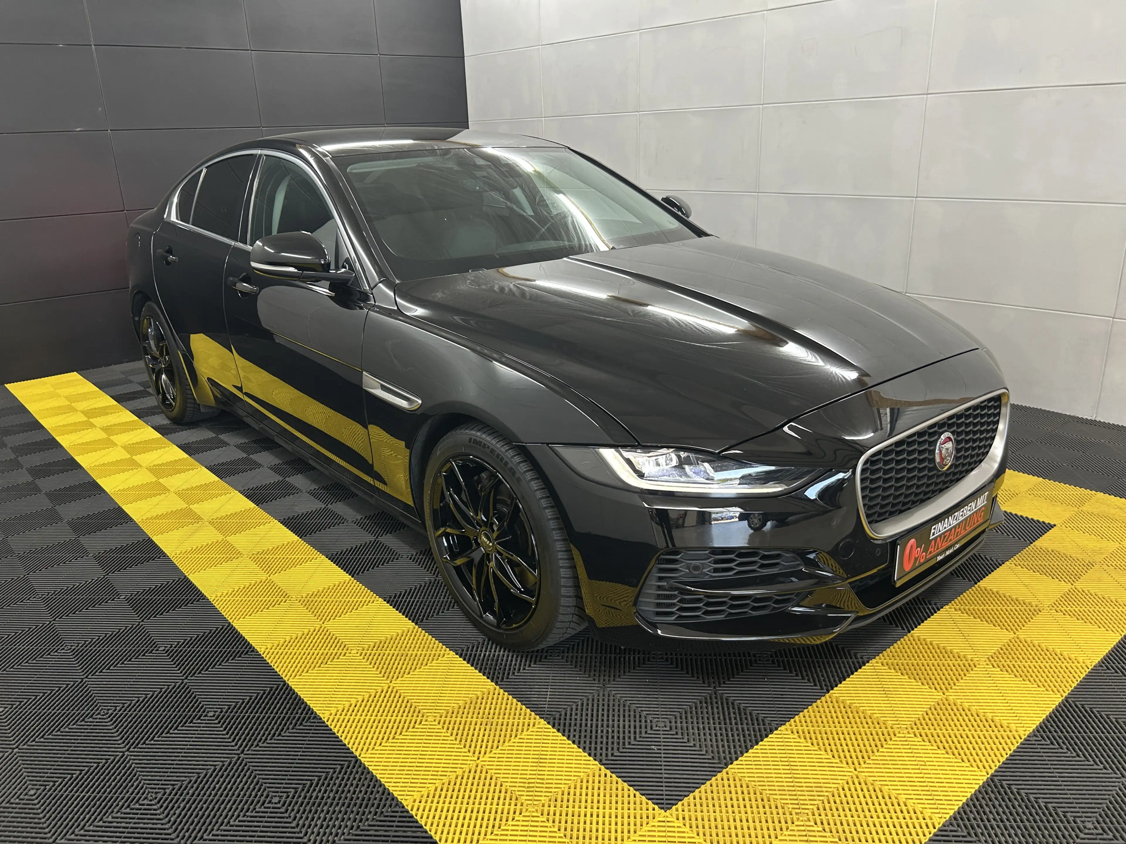 Jaguar XE S+KAM+LED+TEMP+Isofix+CarPlay — photo 3
