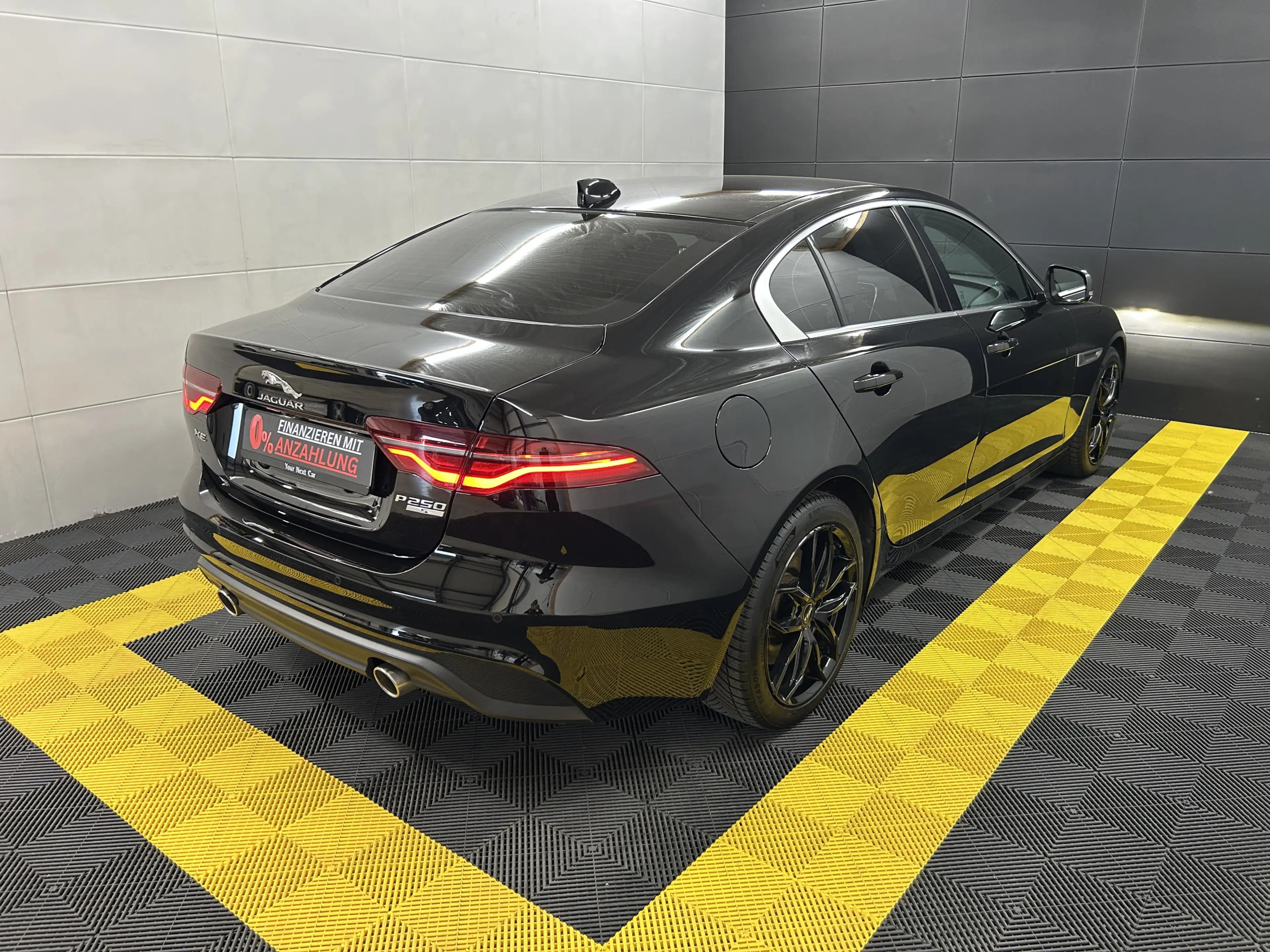 Jaguar XE S+KAM+LED+TEMP+Isofix+CarPlay — photo 4