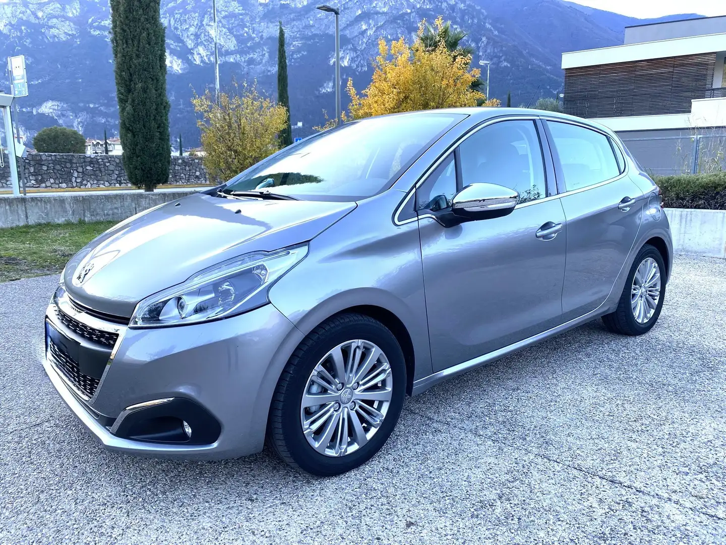 Peugeot 208 5p 1.2 puretech Allure - SEMBRA NUOVA !!! Argento - 1