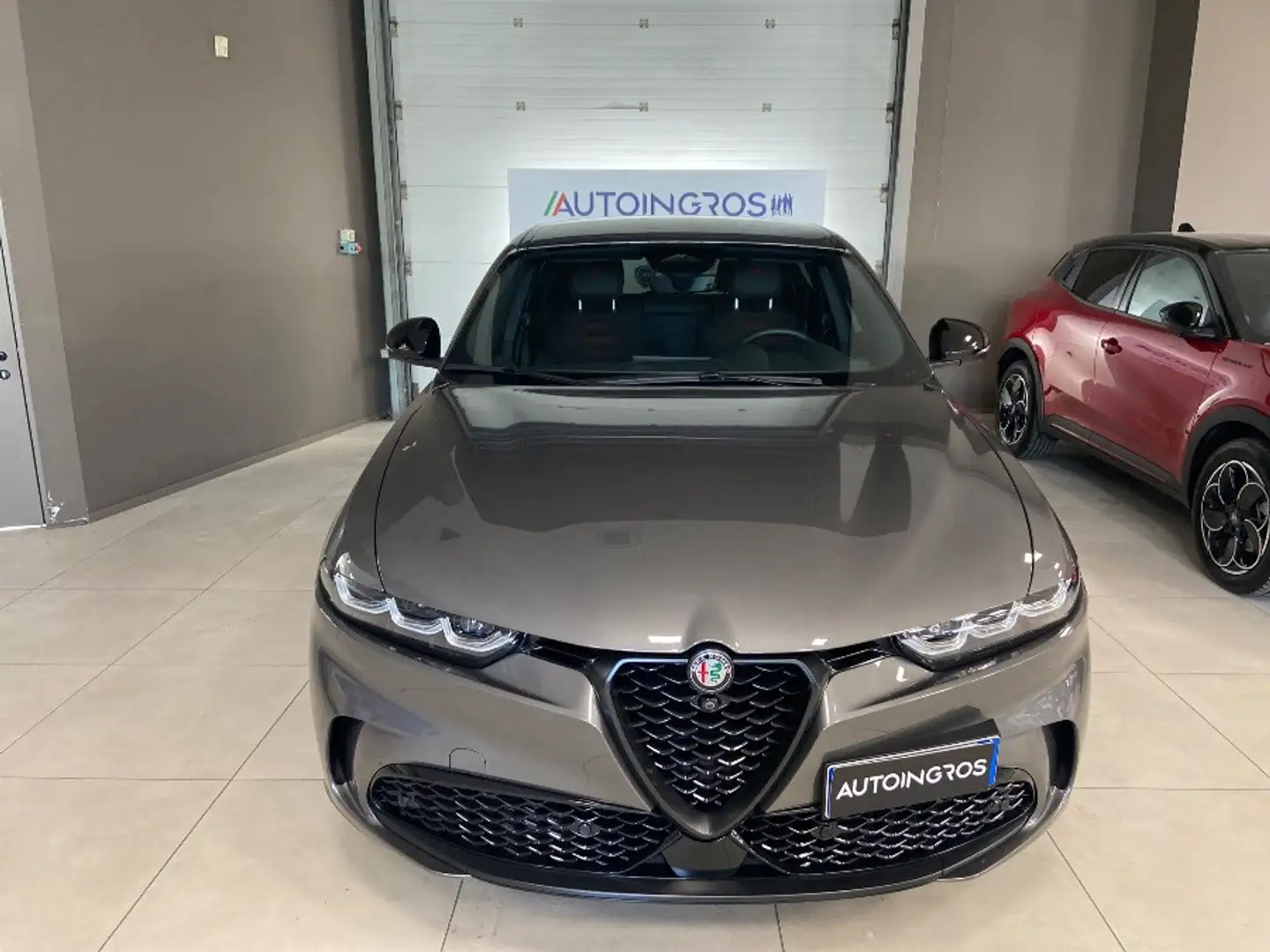 Alfa Romeo Tonale 1.5 Hybrid Speciale Šedá - 1