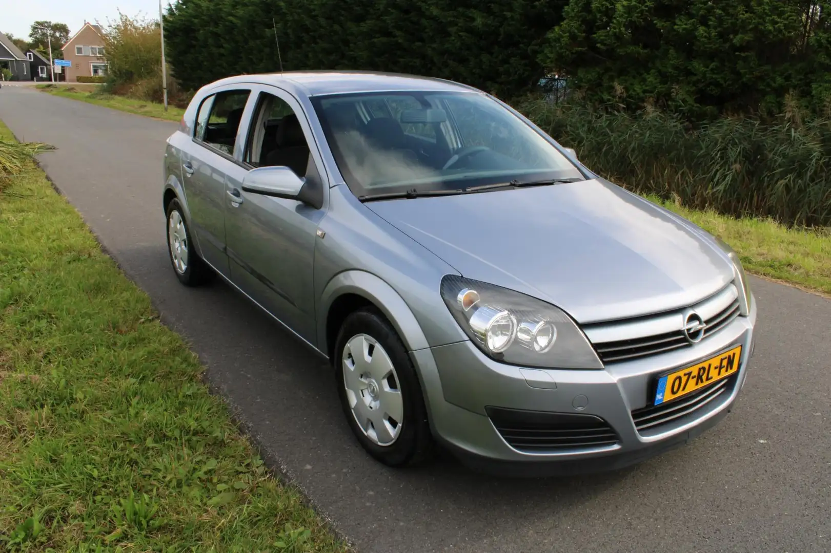 Opel Astra 1.4 Enjoy 5 Drs Сірий - 2