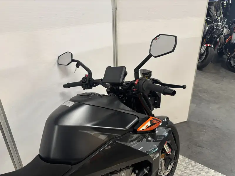 KTM 990 Duke - foto 4