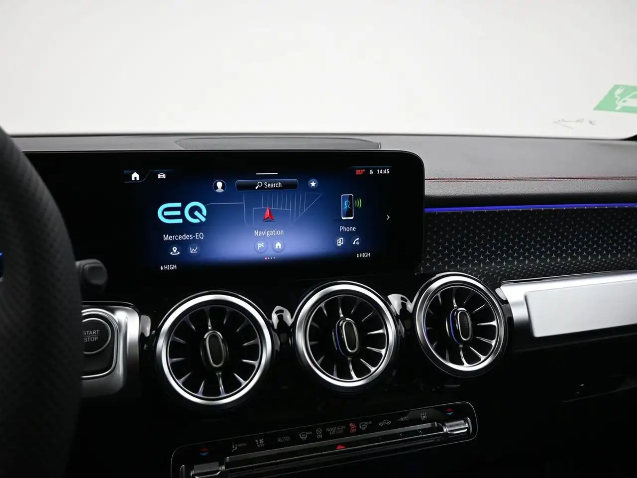 Mercedes-Benz EQB снимка Mercedes-Benz EQB