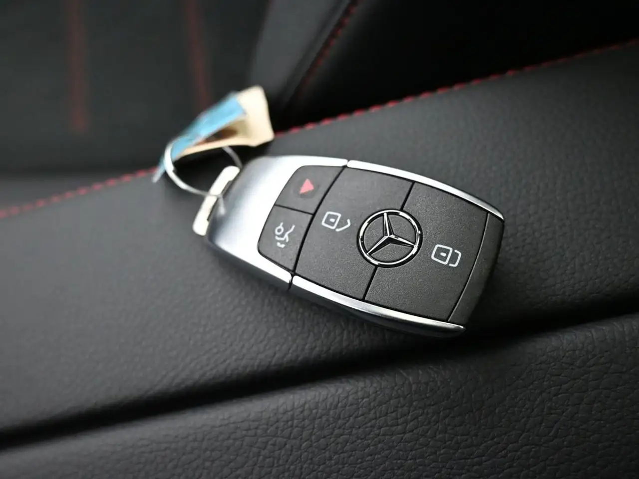 Mercedes-Benz EQB снимка Mercedes-Benz EQB