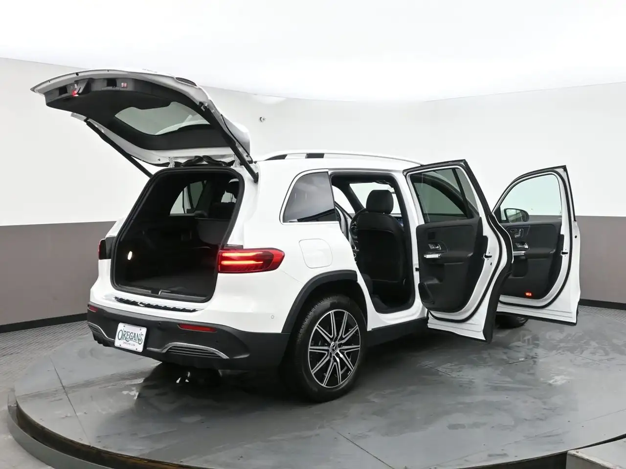 Mercedes-Benz EQB снимка Mercedes-Benz EQB