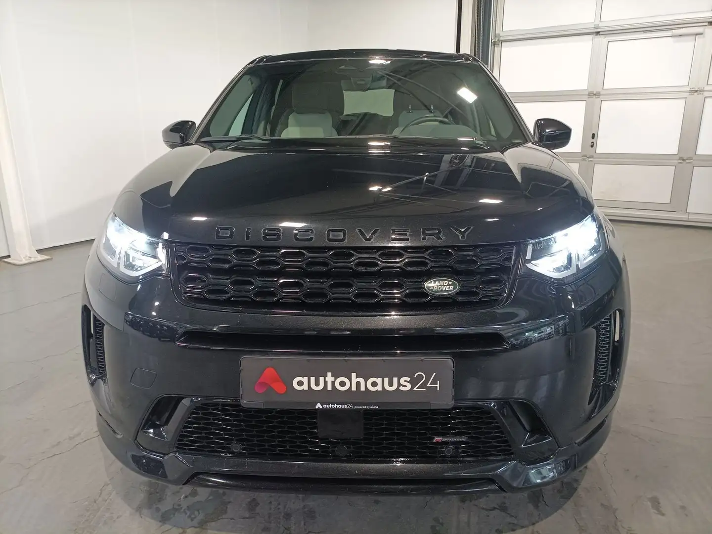 Land Rover Discovery Sport 2.0 D200 Urban Edition Zwart - 2