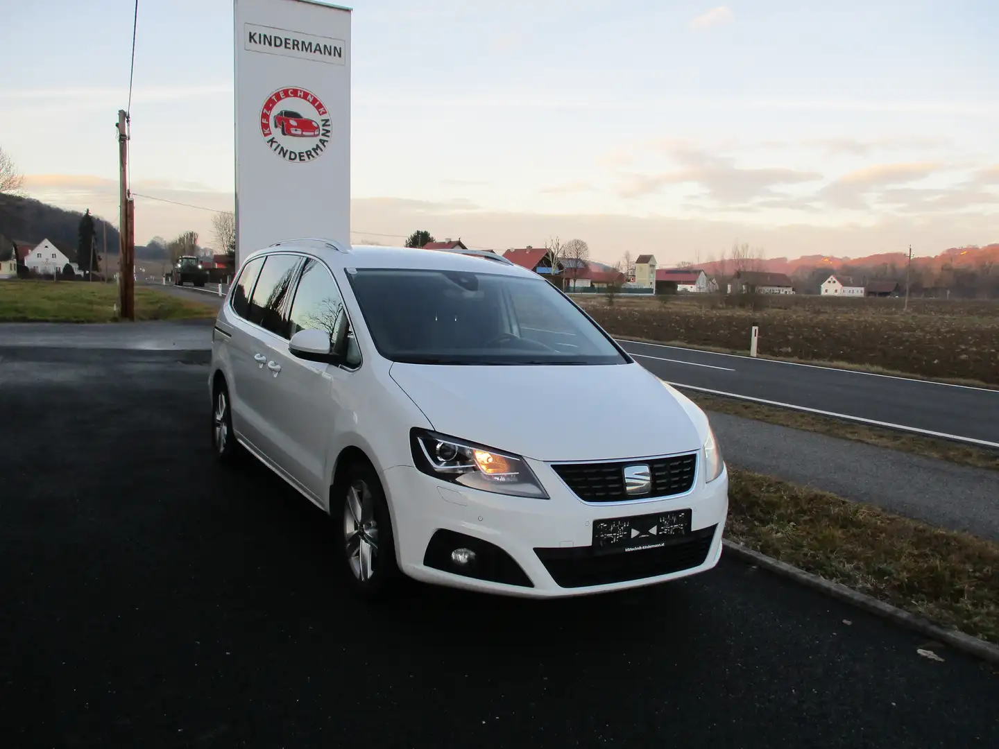 SEAT Alhambra Xcellence AHR RFK Spurhalte Weiß - 1
