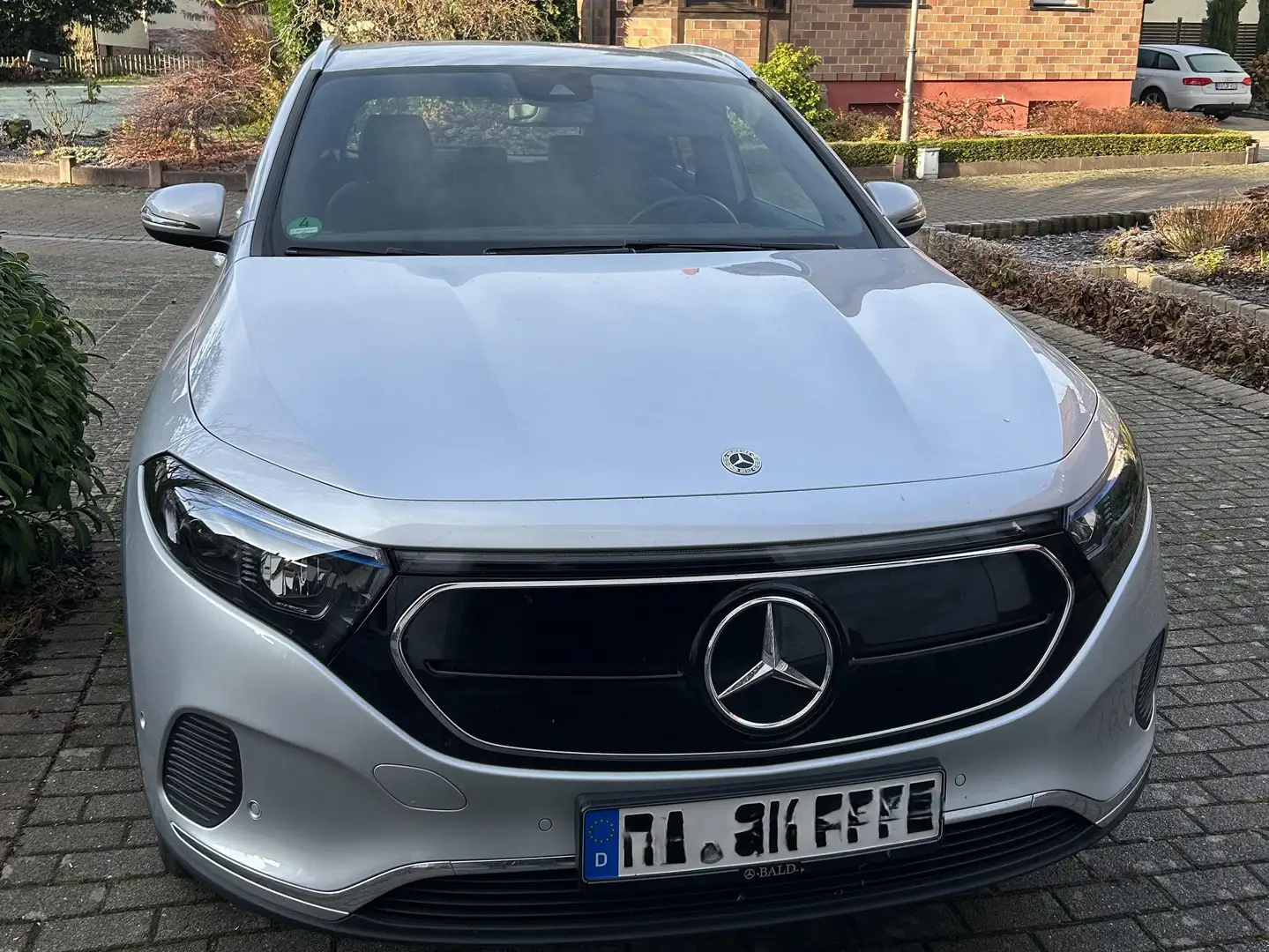 Mercedes-Benz EQA 250 EQA Progressive Stříbrná - 2