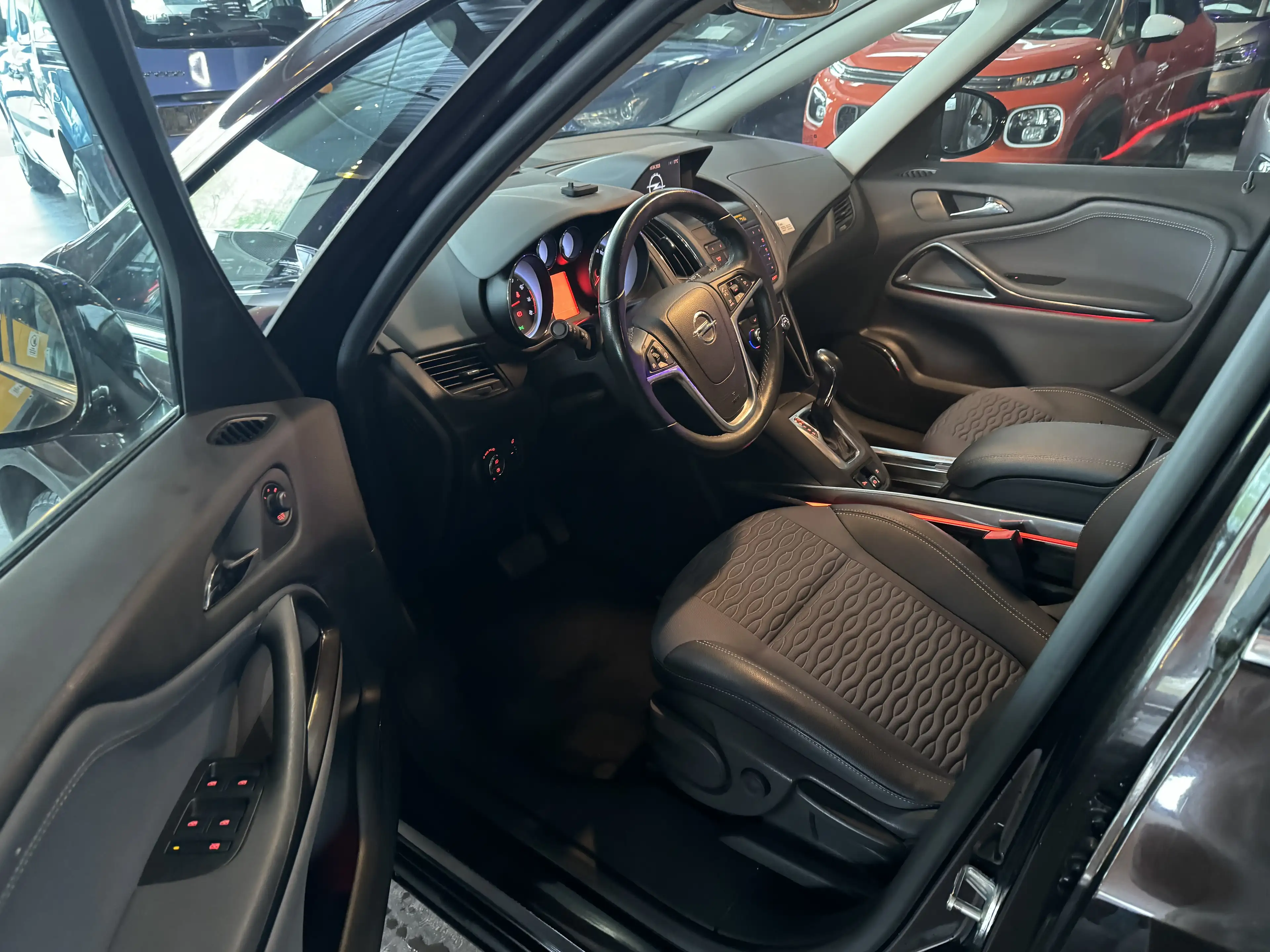 Opel Zafira Tourer 1.4 Turbo AUTOMATIQUE - LIM/REG - A/C - NAV - CAM — photo 13
