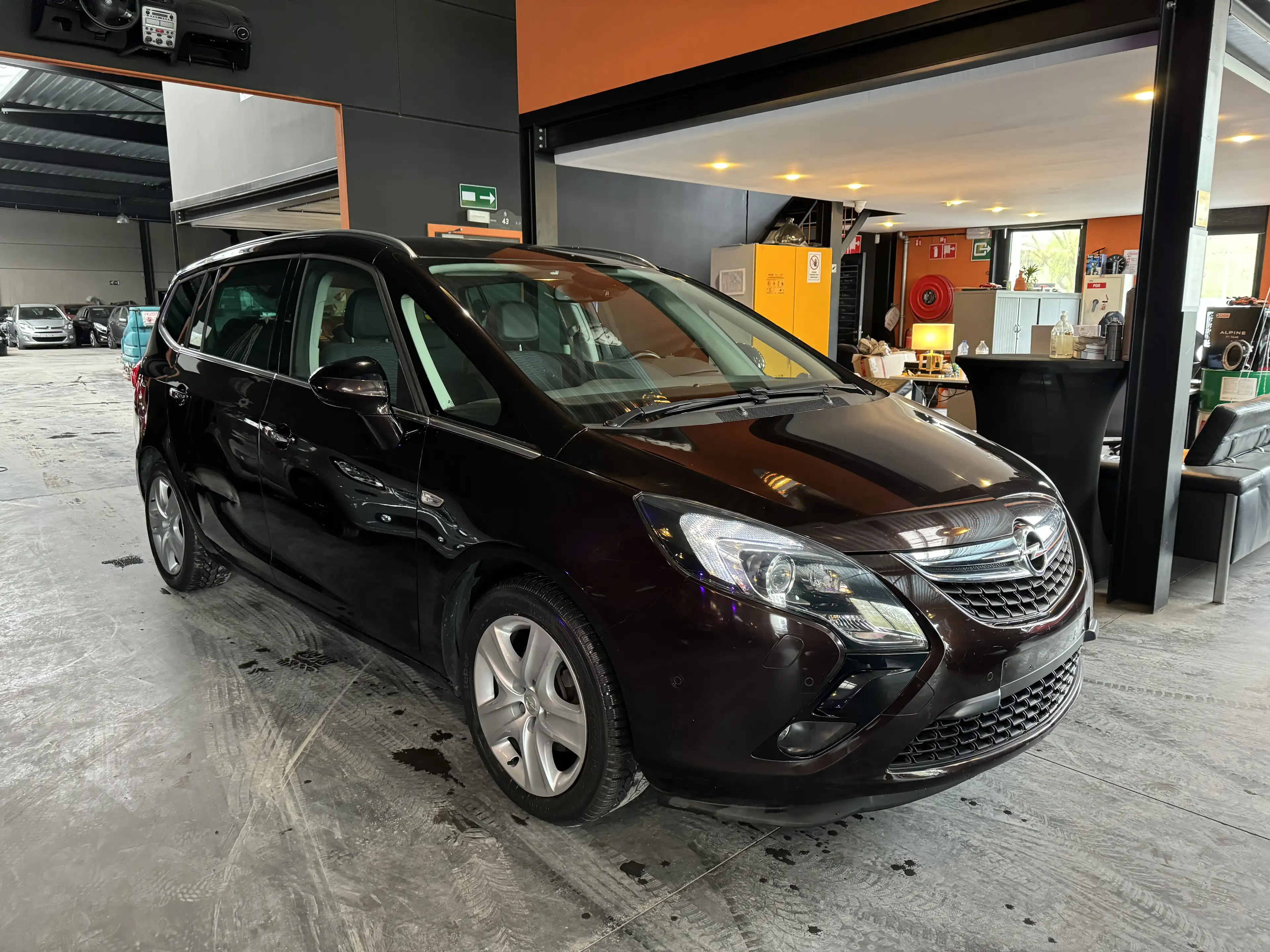 Opel Zafira Tourer 1.4 Turbo AUTOMATIQUE - LIM/REG - A/C - NAV - CAM — photo 2