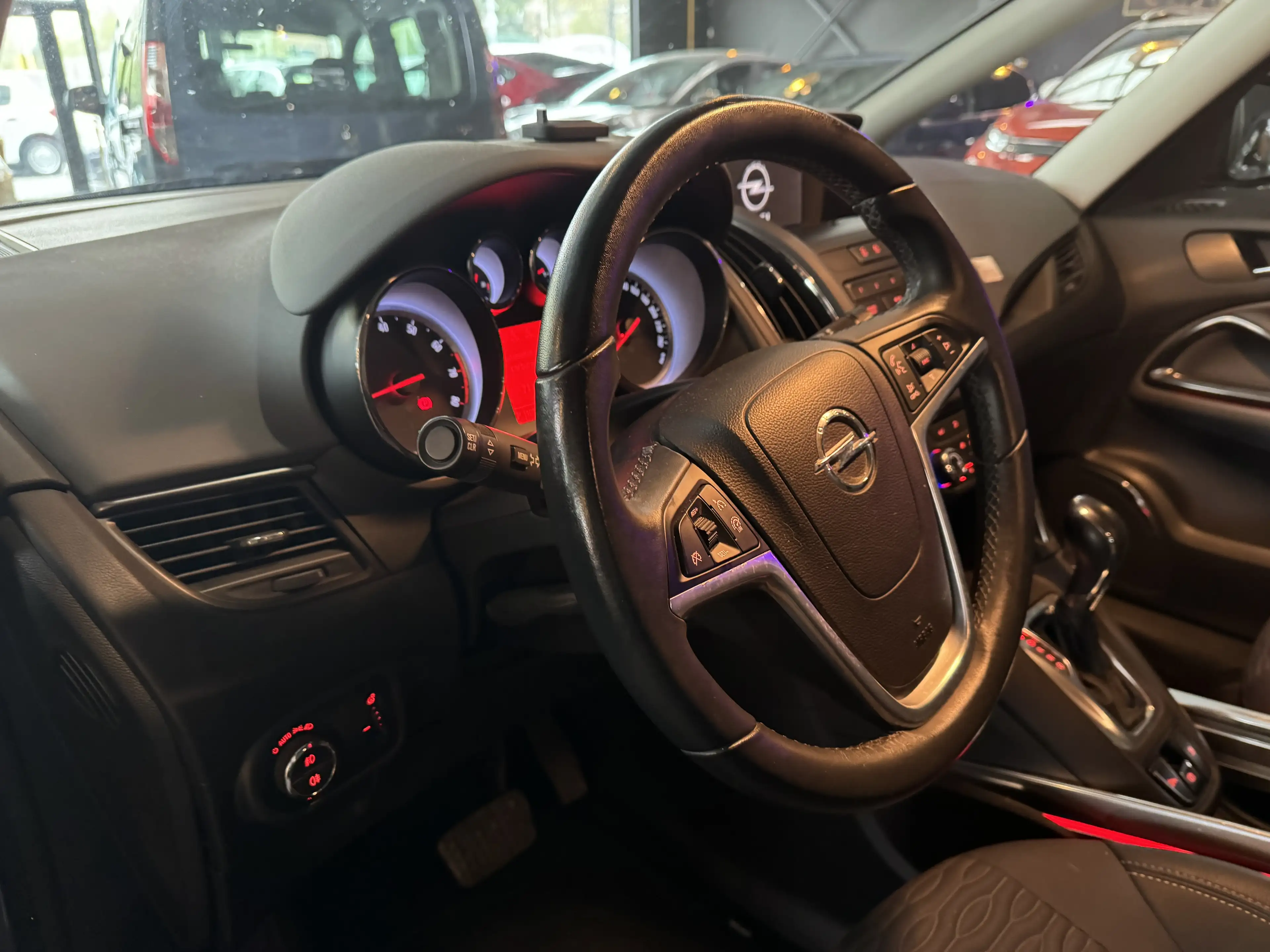 Opel Zafira Tourer 1.4 Turbo AUTOMATIQUE - LIM/REG - A/C - NAV - CAM — photo 14