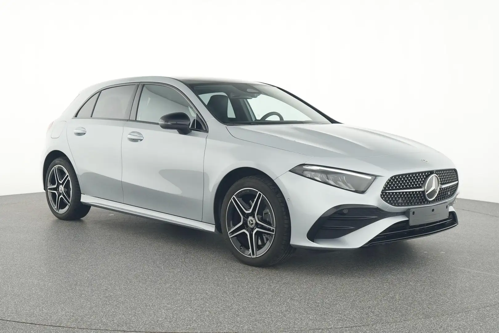 Mercedes-Benz A 250 e AMG Line + PANO DAK + NIGHTPAKKET + CARPLAY + Zilver - 2