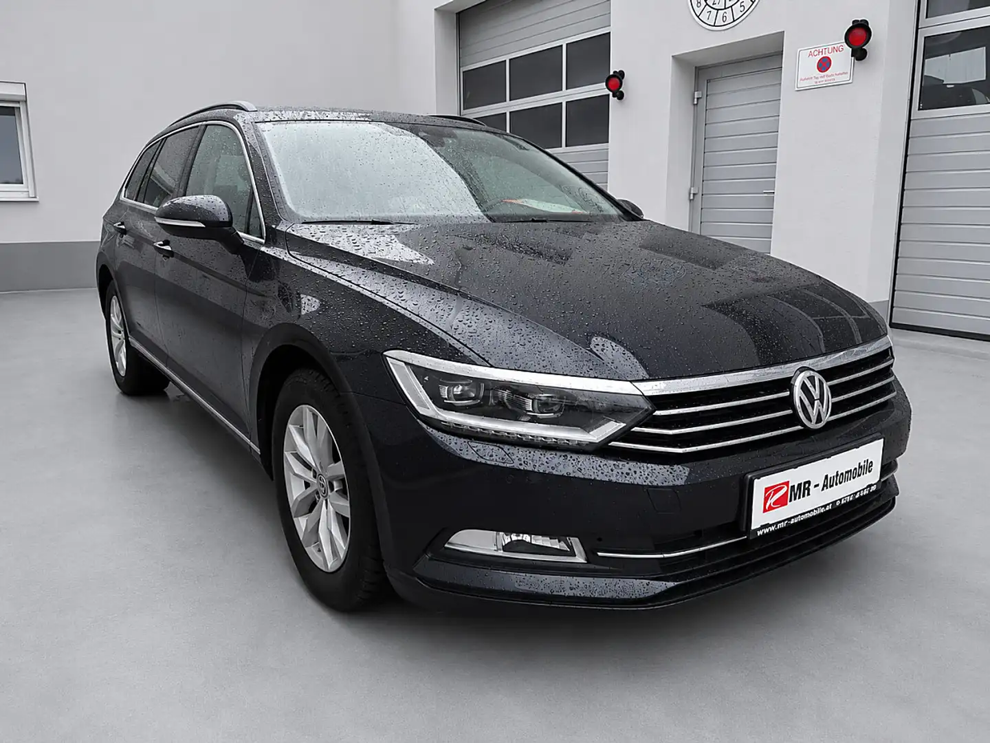 Volkswagen Passat Variant Comfortline 1,6 TDI DSG Schwarz - 1