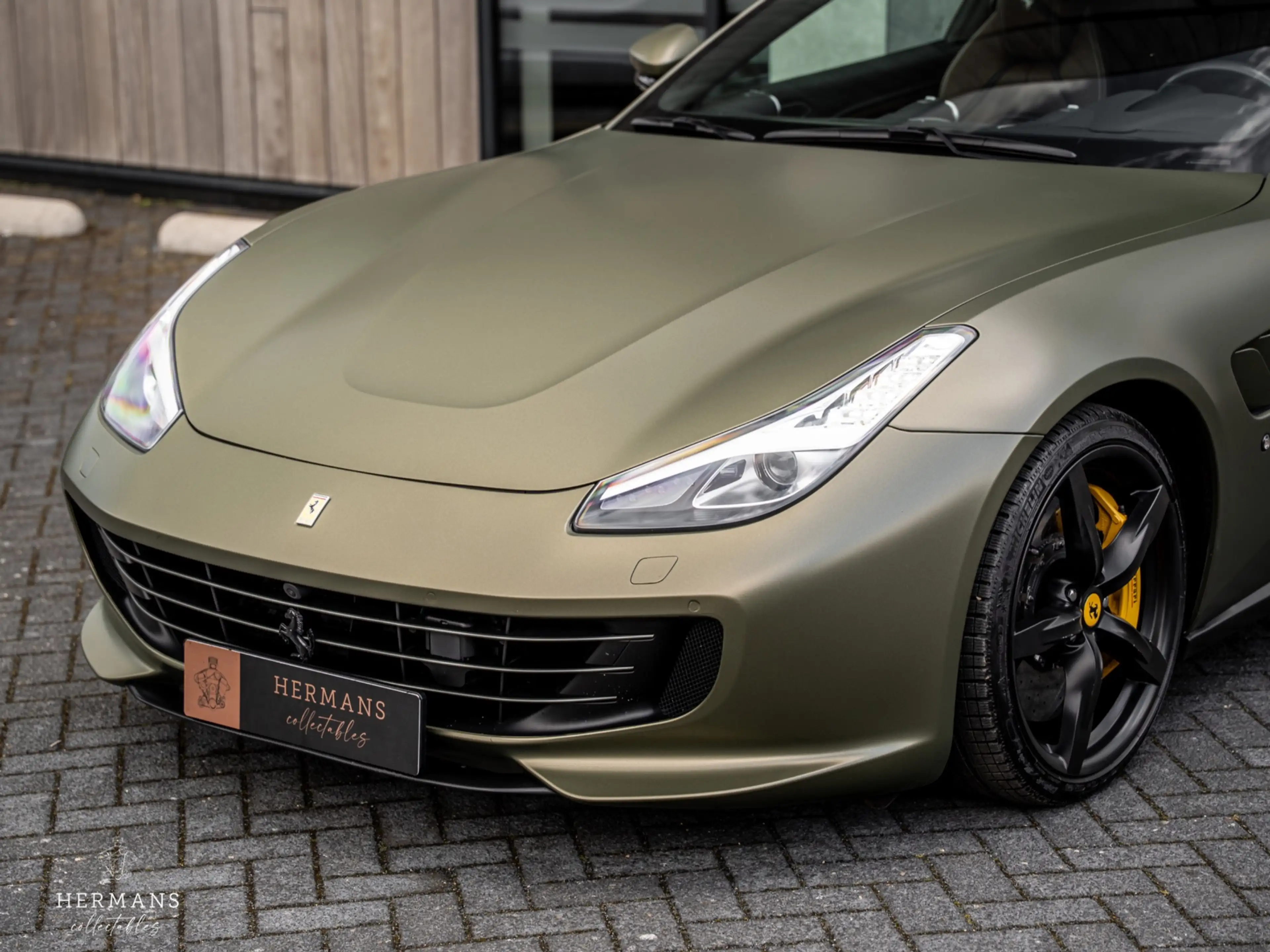 Ferrari GTC4 Lusso GTC4Lusso T 3.9 V8 / Warranty / Passenger Display — photo 3