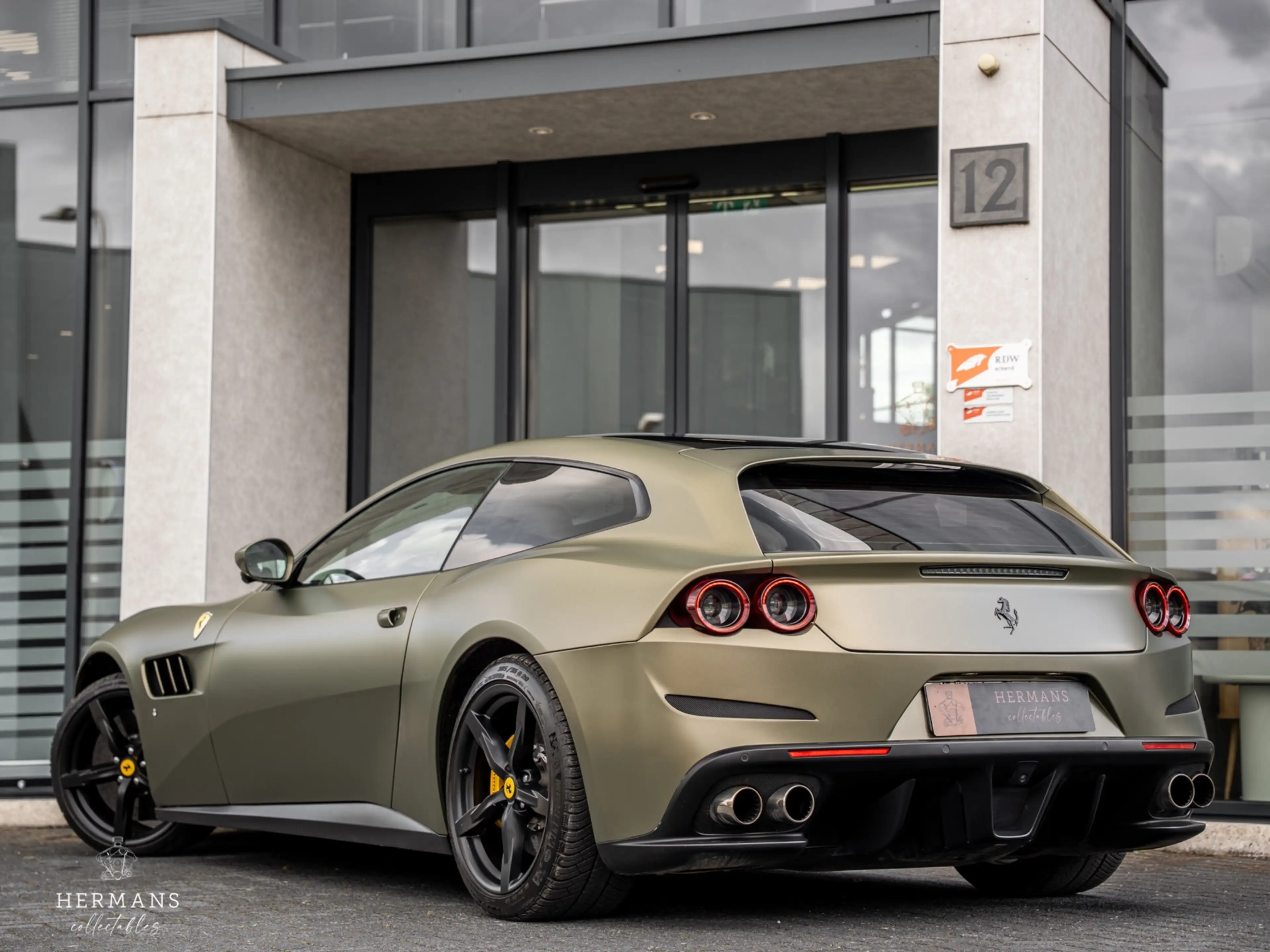 Ferrari GTC4 Lusso GTC4Lusso T 3.9 V8 / Warranty / Passenger Display — photo 12