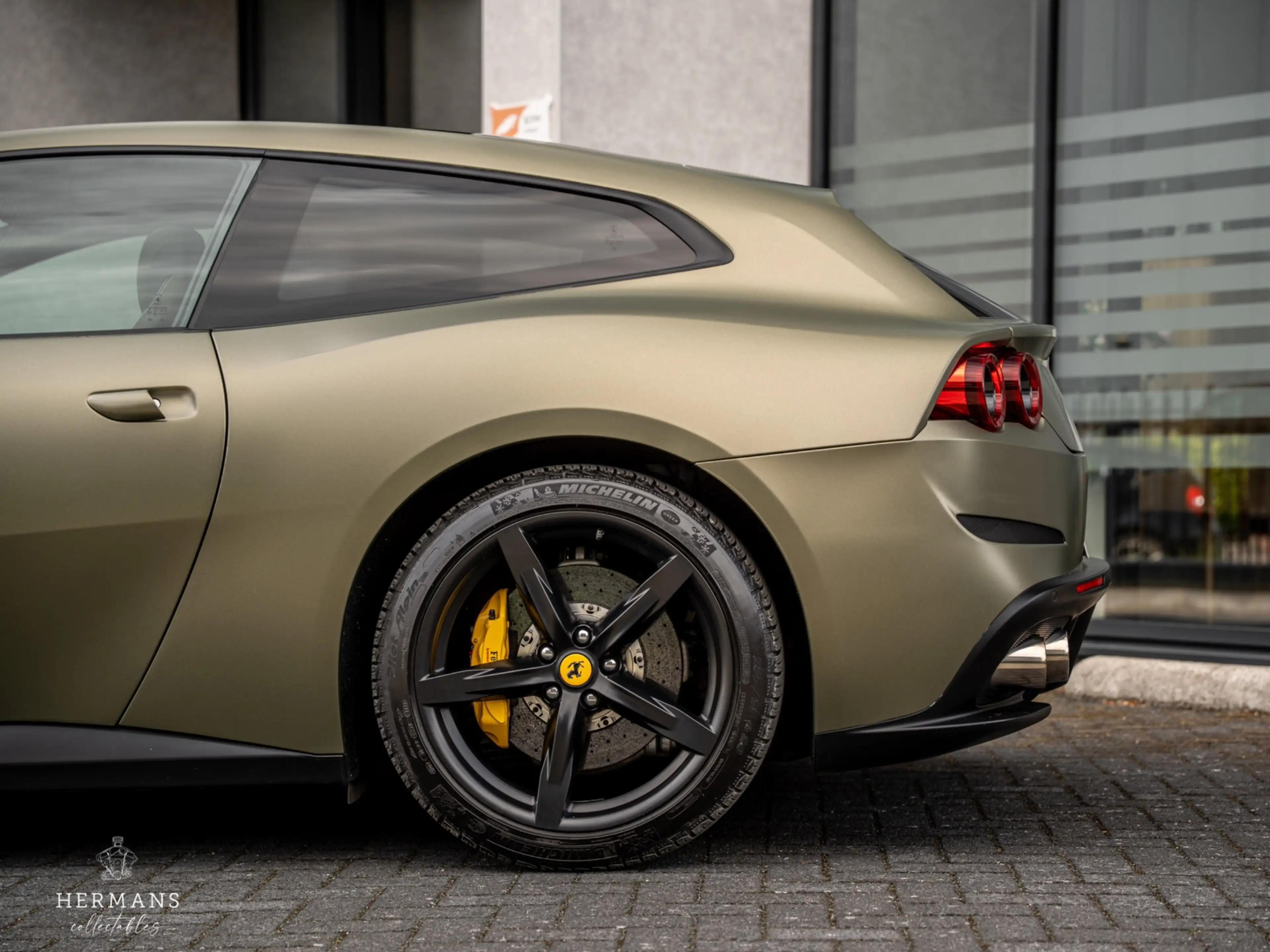 Ferrari GTC4 Lusso GTC4Lusso T 3.9 V8 / Warranty / Passenger Display — photo 15