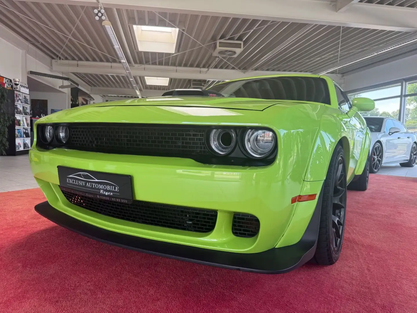 Dodge Challenger 6.4 Shaker Widebody Lime Green Grün - 1