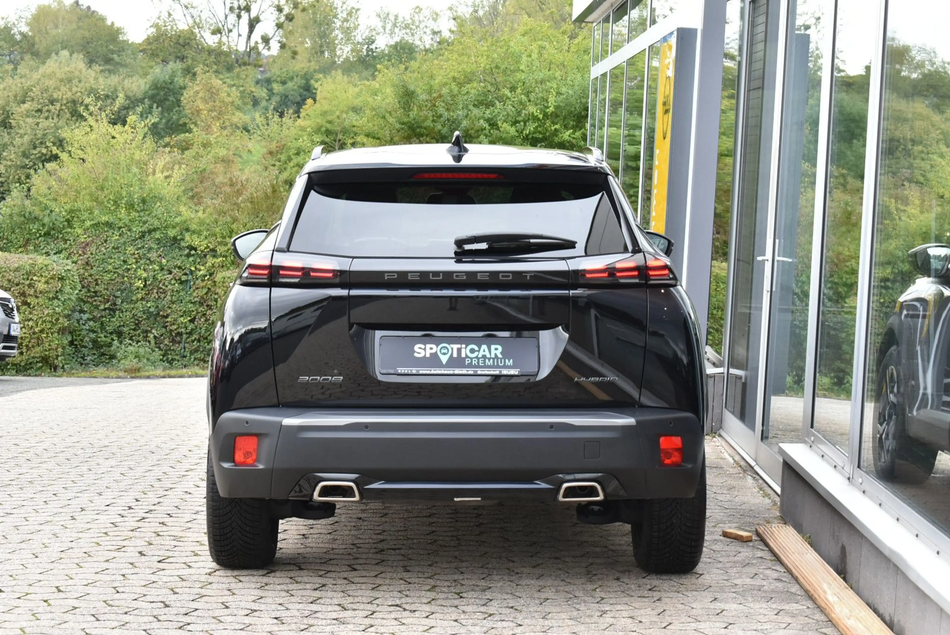 Peugeot 2008 Hybrid 145 Allure — photo 5