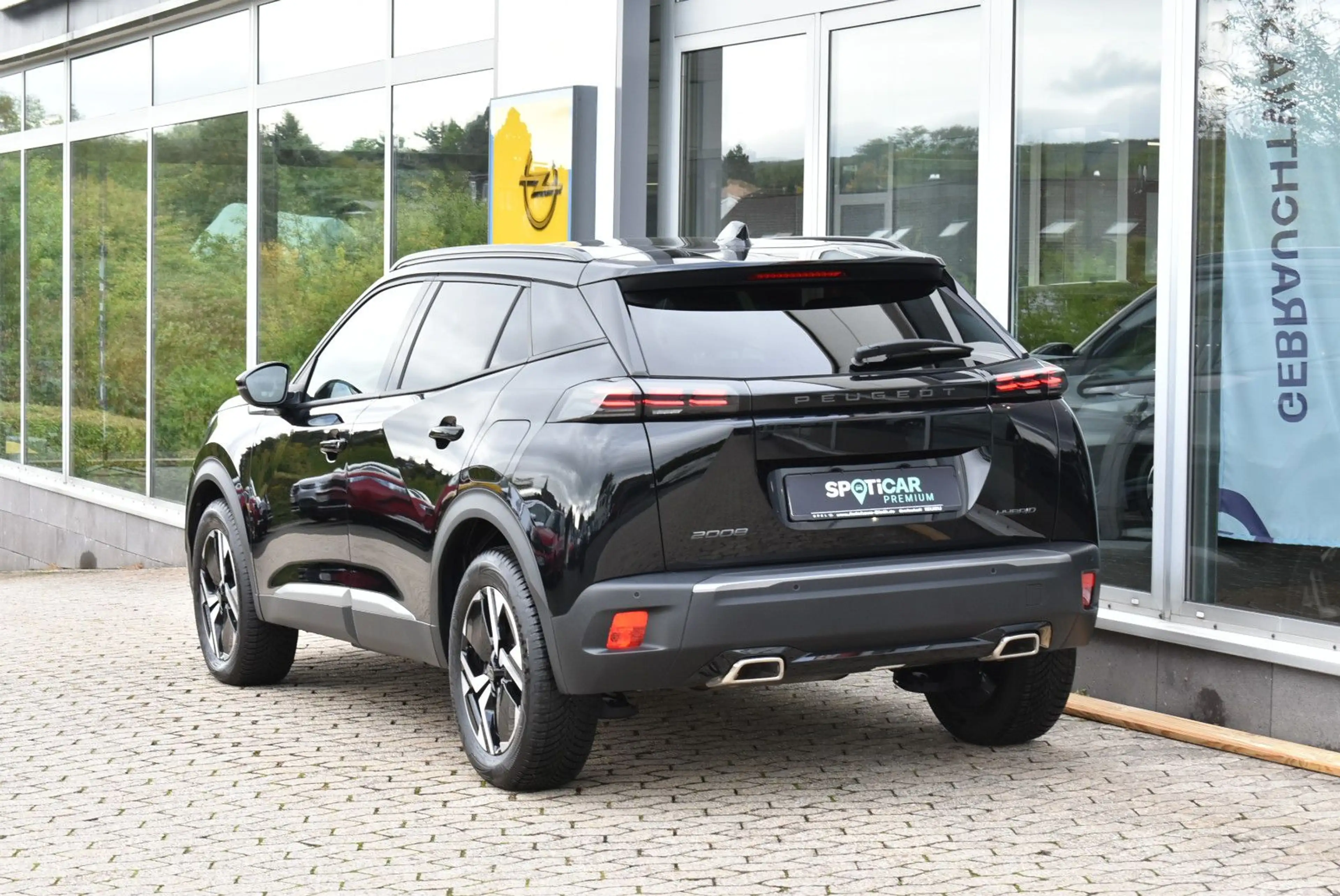 Peugeot 2008 Hybrid 145 Allure — photo 4