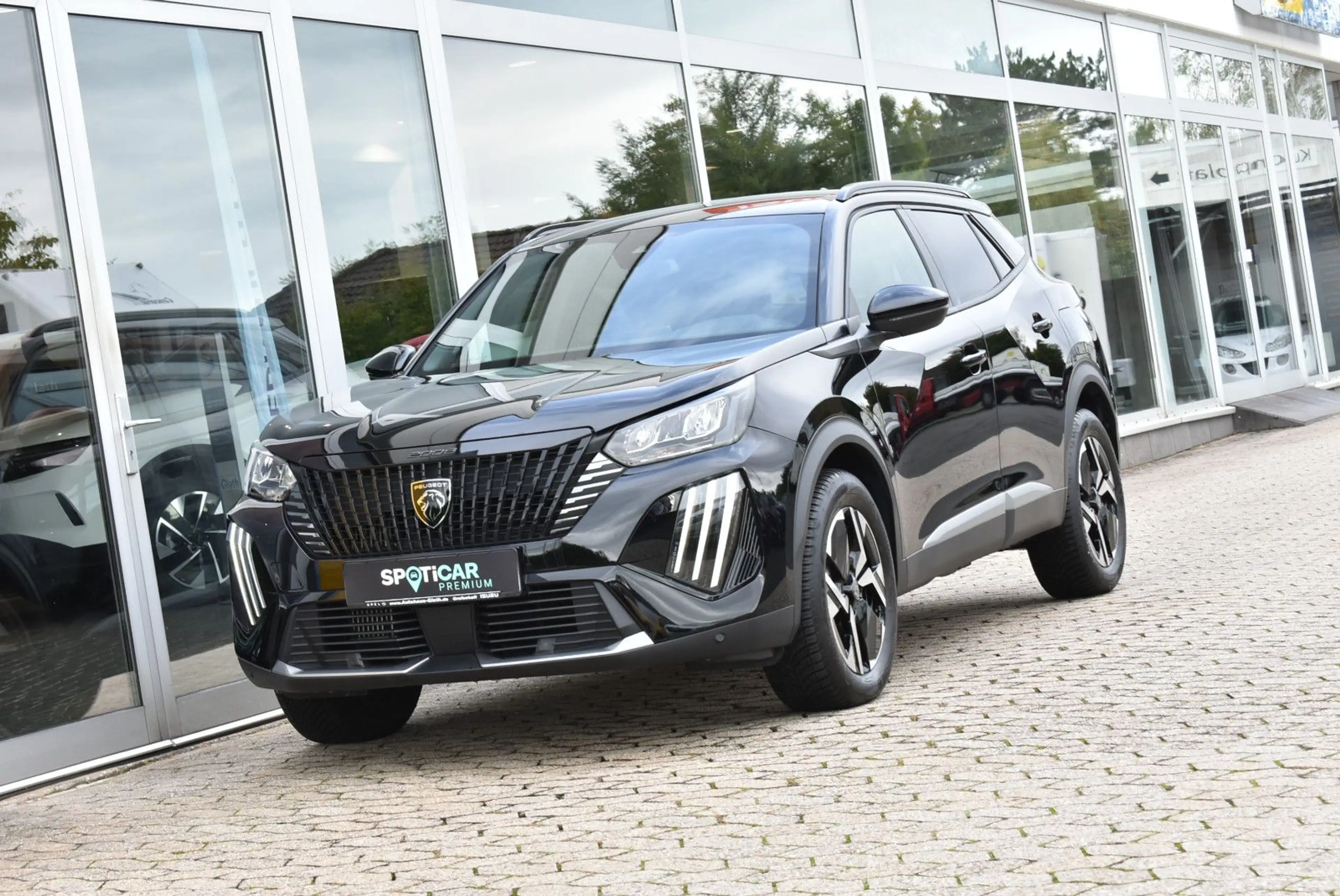 Peugeot 2008 Hybrid 145 Allure — photo 20