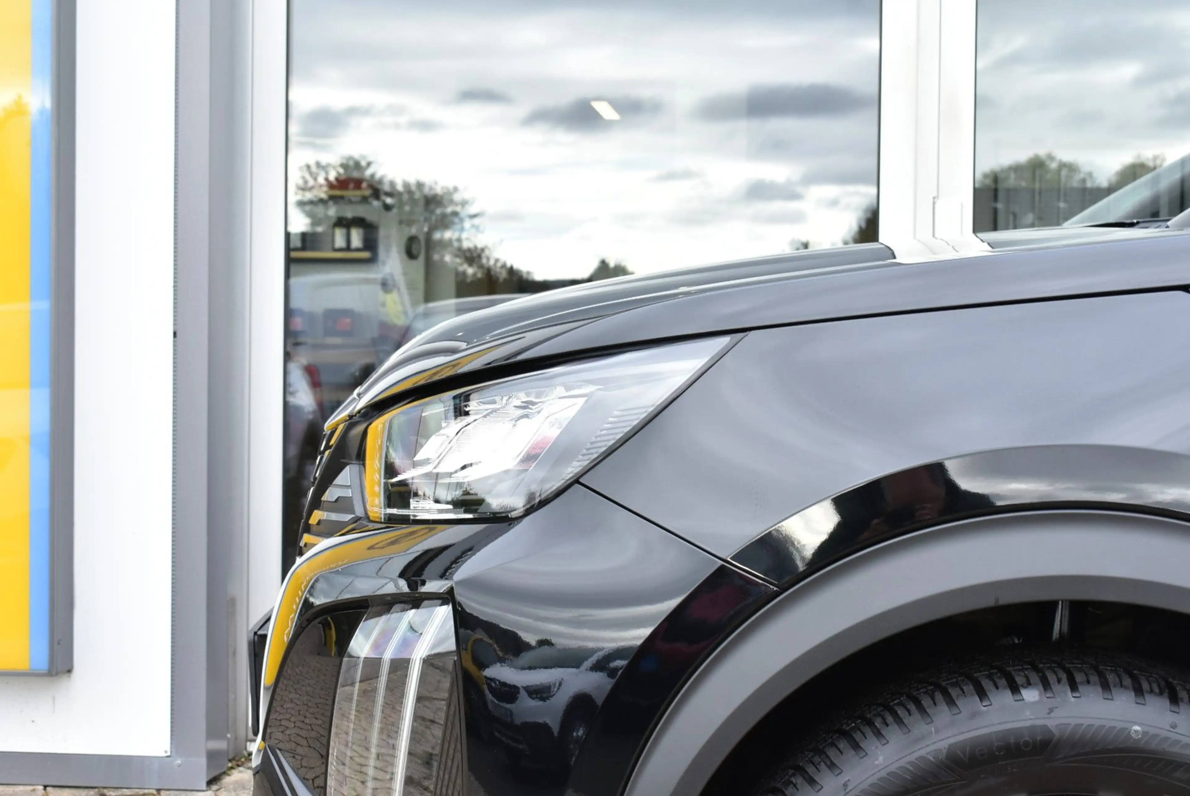 Peugeot 2008 Hybrid 145 Allure — photo 7