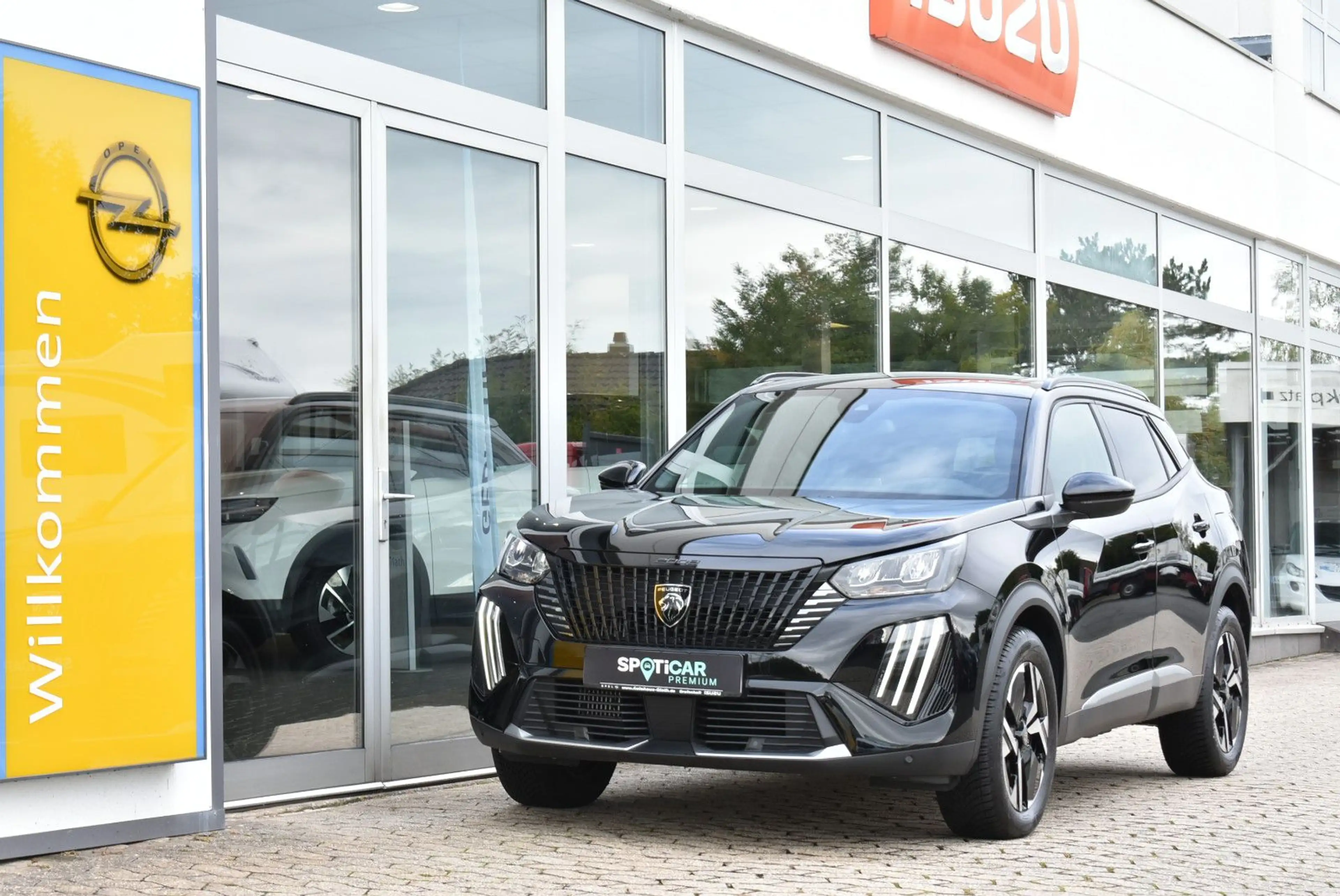Peugeot 2008 Hybrid 145 Allure — photo 2