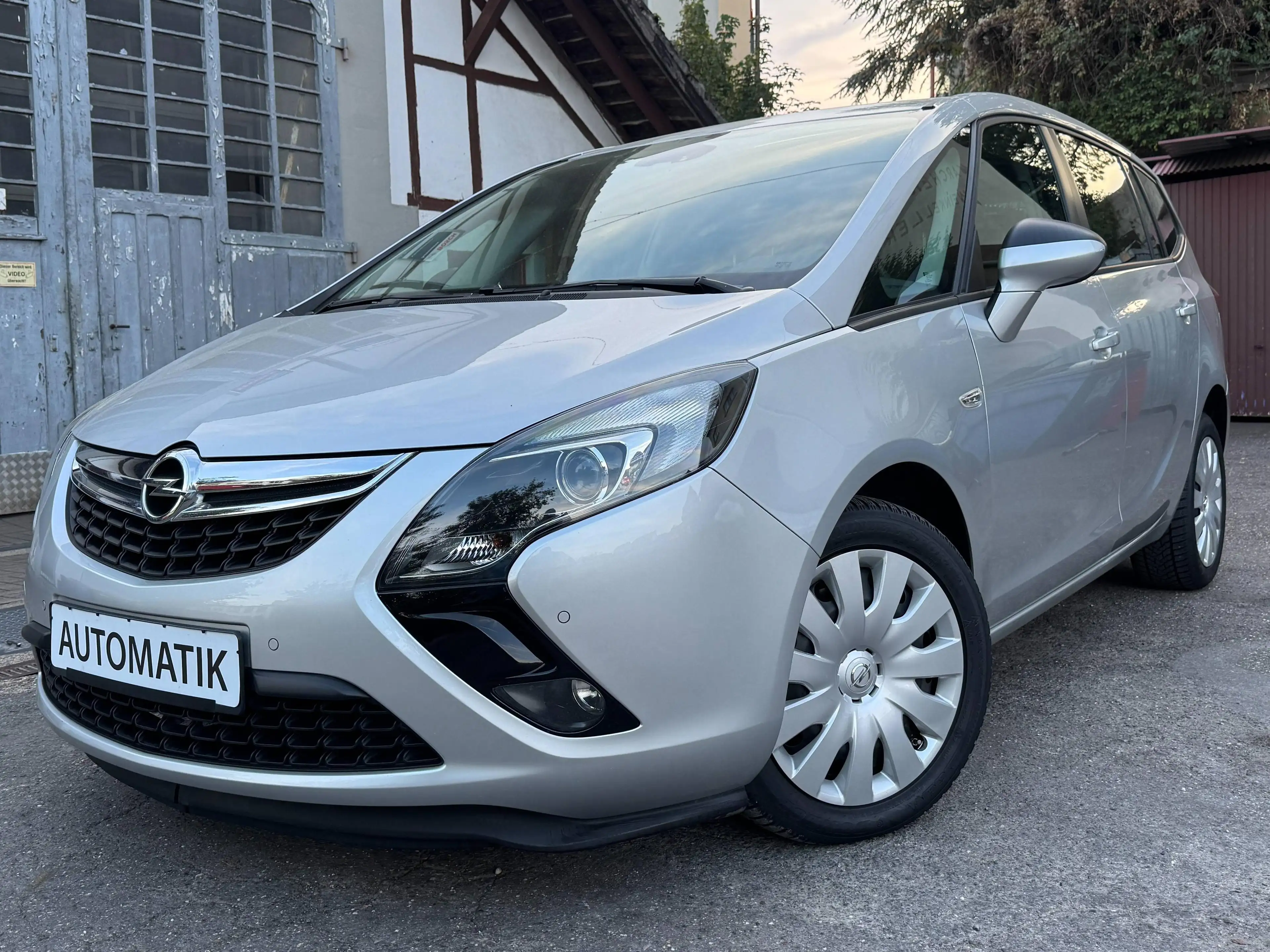 Opel Zafira Tourer 2,0 CDTI,Automatik,1.Hand,TÜV:Neu,PDC,8-fach Bereift....