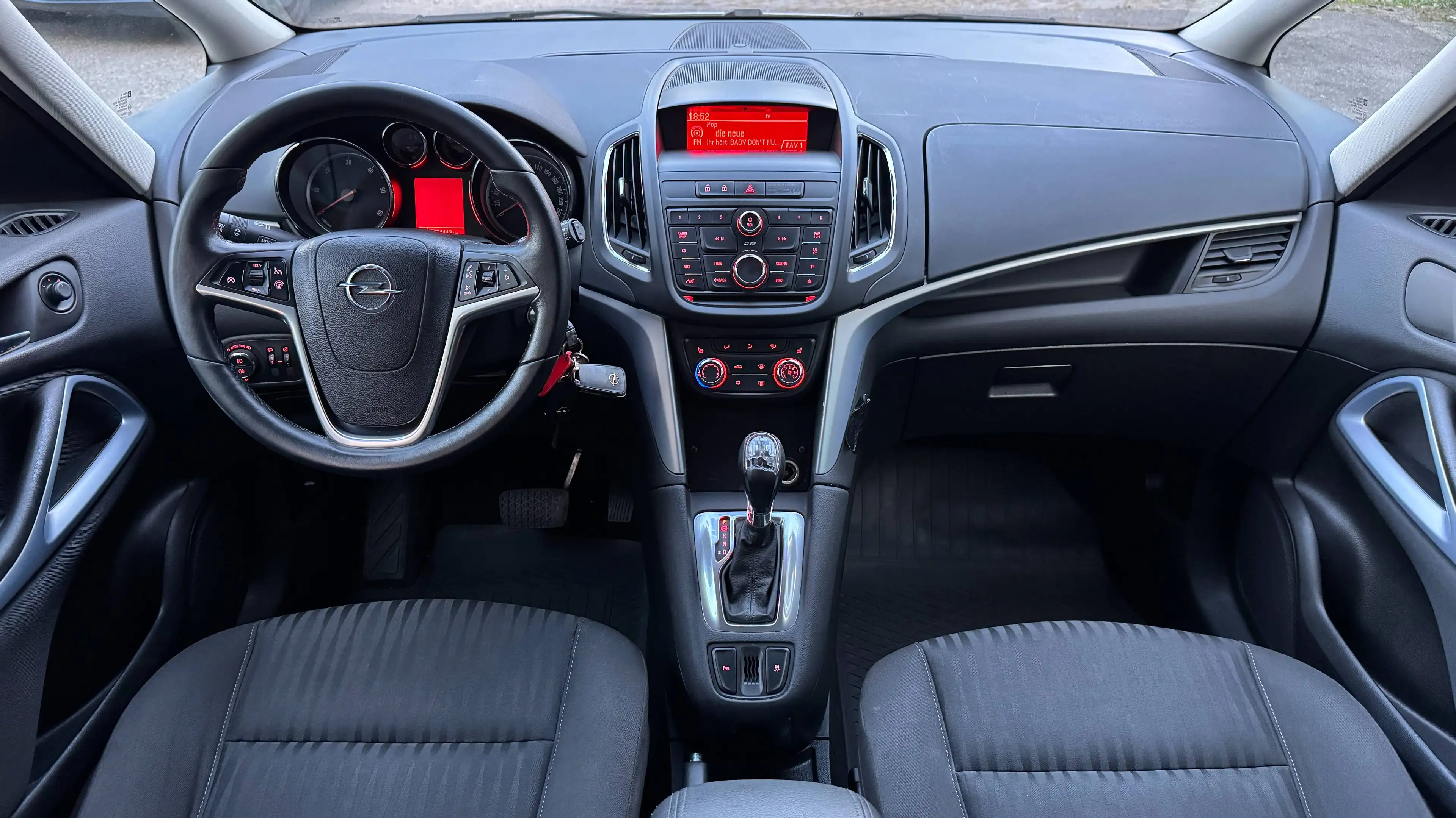 Opel Zafira Tourer 2,0 CDTI,Automatik,1.Hand,TÜV:Neu,PDC,8-fach Bereift.... — photo 12