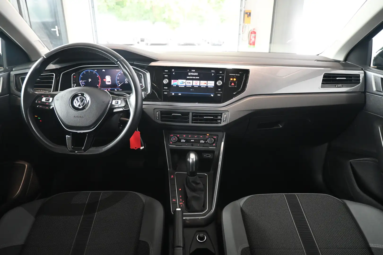 Volkswagen Polo 1.0 TSI Highline Business R-LIne Clima Virtual Coc Negro - 2